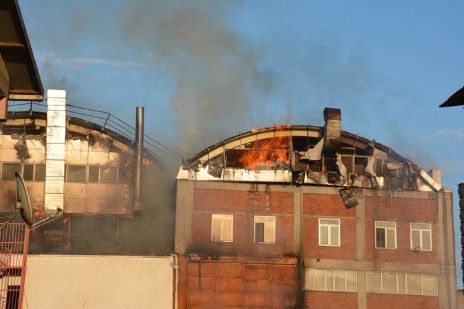 İstanbul Sultanbeyli'de tencere fabrikasında yangın!